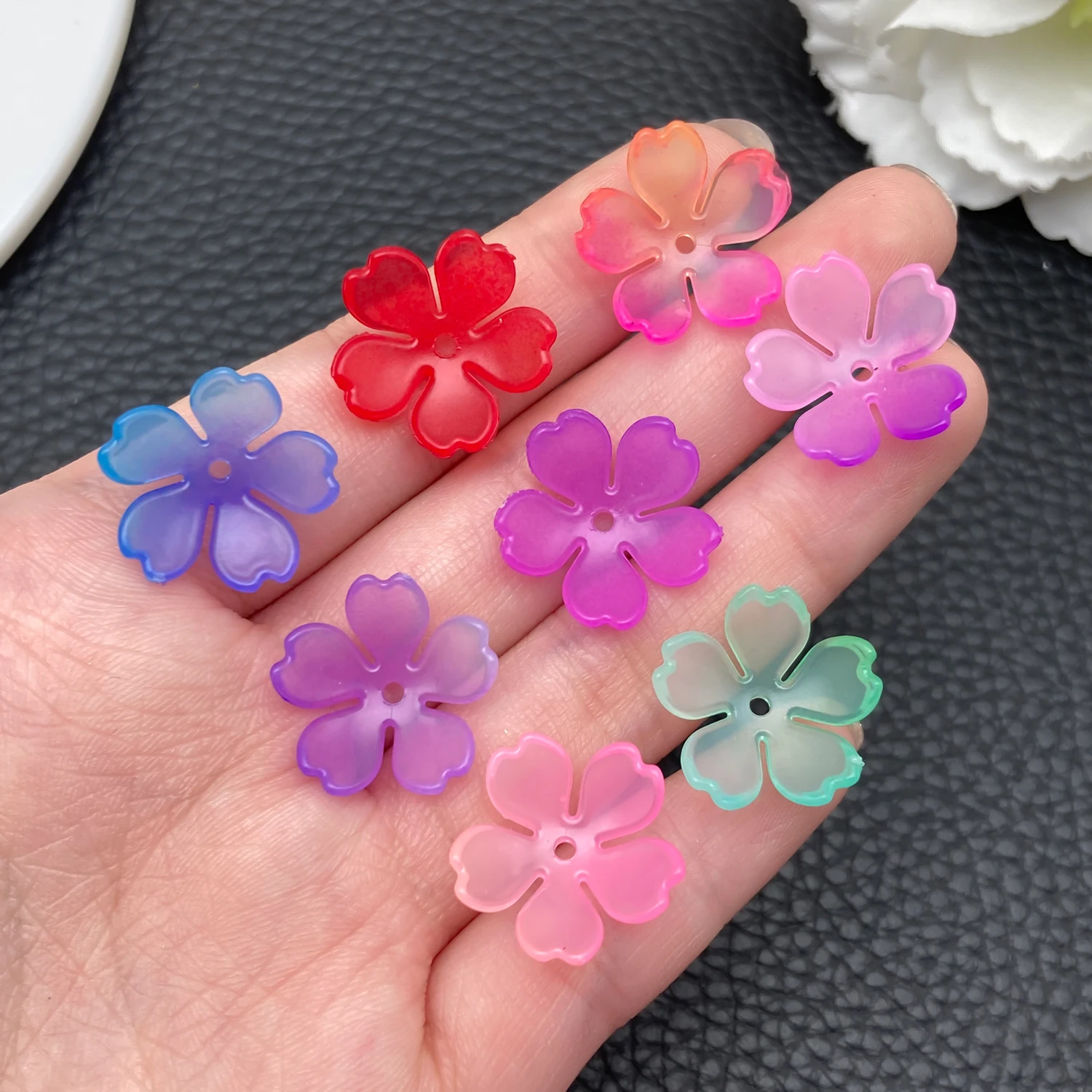 Ensemble de breloques fleur Sakura 50 pièces – Créer de beaux bijoux et accessoires DIY Ensemble de breloques fleur Sakura 50 pièces – Créer de beaux bijoux et accessoires DIY