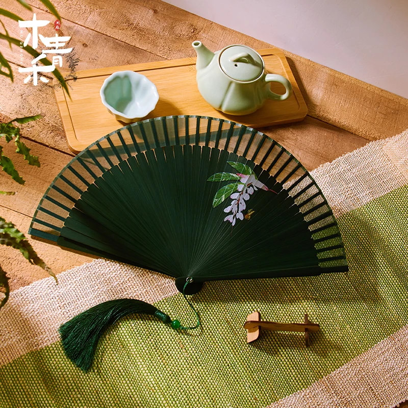 Éventail pliable portable de 21cm, style chinois rétro série verte dégradé de fleurs de cerisier pour danse quotidienne cheongsam Éventail pliable portable de 21cm, style chinois rétro série verte dégradé de fleurs de cerisier pour danse quotidienne cheongsam