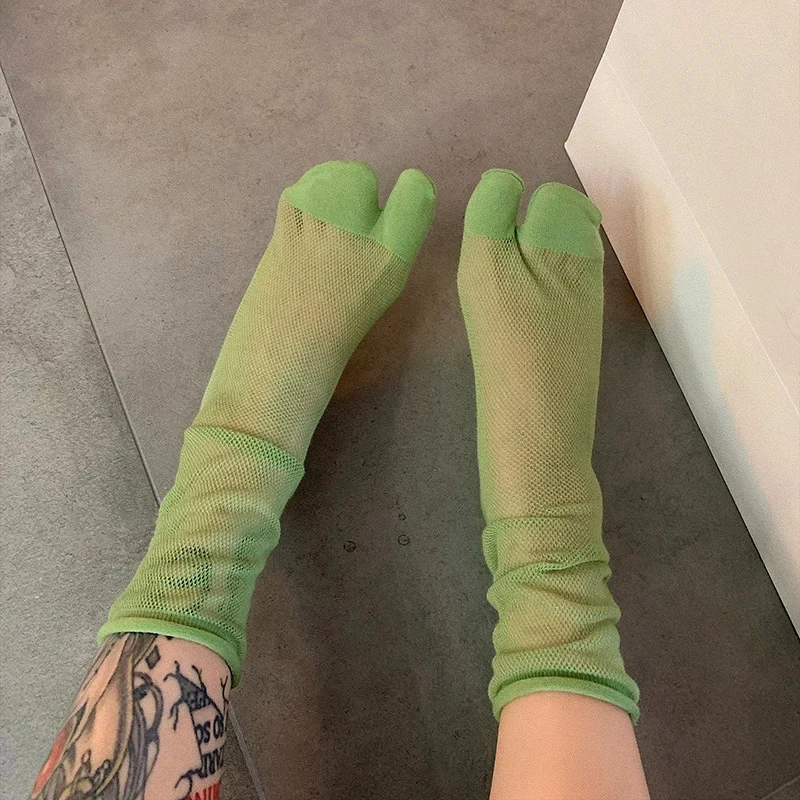 1 paire de chaussettes confortables à deux orteils pour femmes, ultra fines, respirantes, japonaises, harajuku tabi sox, couleur bonbon, maille fendue 1 paire de chaussettes confortables à deux orteils pour femmes, ultra fines, respirantes, japonaises, harajuku tabi sox, couleur bonbon, maille fendue