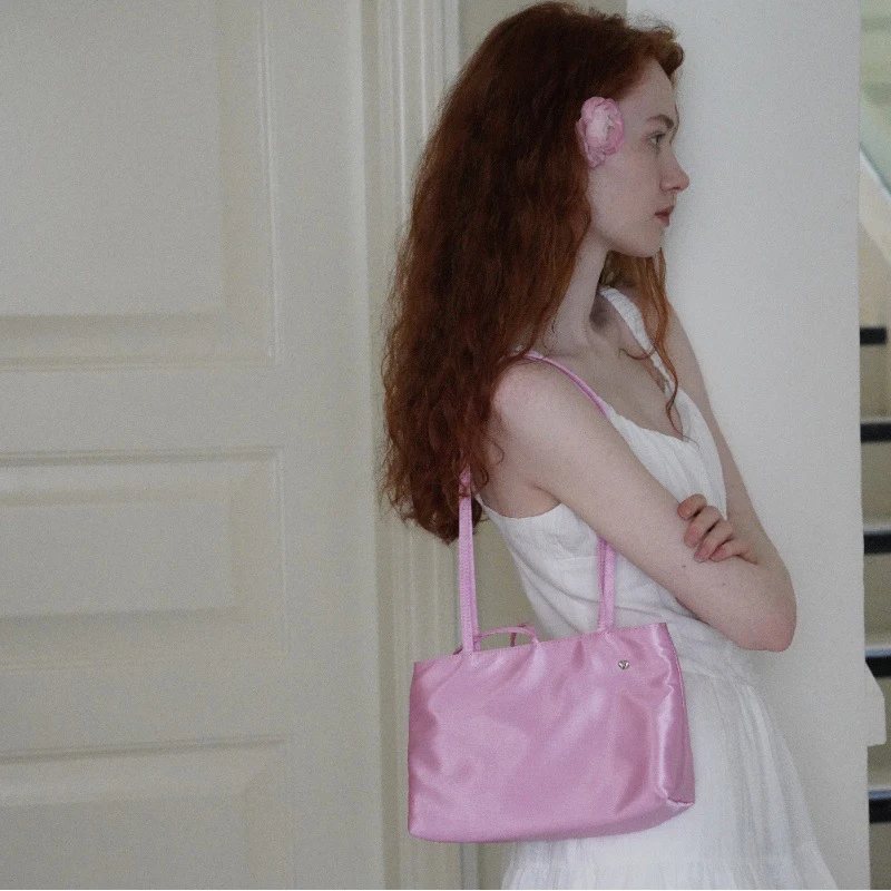 sac à main français de style ballet de marque, sac à main simple rétro en velours et satin de haute qualité pour dames, petit sac carré à bandoulière sous les bras sac à main français de style ballet de marque, sac à main simple rétro en velours et satin de haute qualité pour dames, petit sac carré à bandoulière sous les bras
