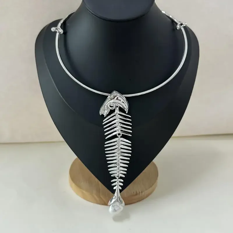 bijoux à la mode, marque exagérée, collier de déclaration, nouveauté, design en alliage, grand pendentif en os de poisson, ras du cou pour femmes bijoux à la mode, marque exagérée, collier de déclaration, nouveauté, design en alliage, grand pendentif en os de poisson, ras du cou pour femmes
