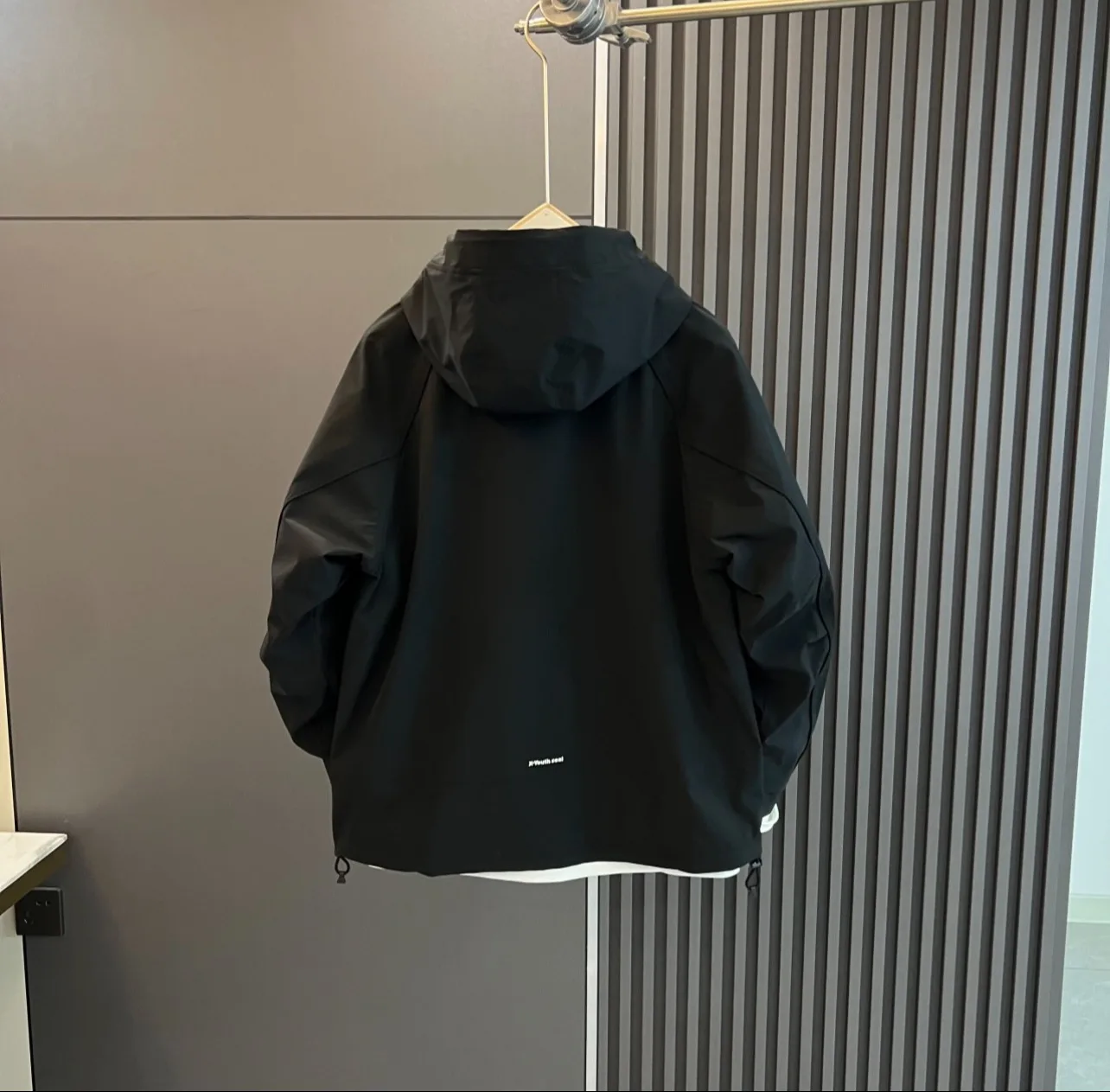 veste d'extérieur pour hommes, haut coupe vent, couleur unie, à capuche, nouvelle tendance de vêtements de travail amples et décontractés veste d'extérieur pour hommes, haut coupe vent, couleur unie, à capuche, nouvelle tendance de vêtements de travail amples et décontractés