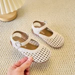 Filles chaussures de plage tissage évidé enfants demi sandales Style coréen 2025 été nouveaux enfants décontracté princesse chaussures doux à la mode Filles chaussures de plage tissage évidé enfants demi sandales Style coréen 2025 été nouveaux enfants décontracté princesse chaussures doux à la mode