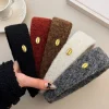 1 bandeaux floues de style coréen pour femmes, bandeaux tricotés doux avec logo doré, accessoires de cheveux tendance pour un usage quotidien et une fête