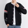 veste cardigan tricotée pour hommes, automne et hiver, style collégial, pull à col montant en pin large, pull décontracté à rayures coréennes