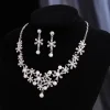 Ensemble de bijoux élégants en strass, collier de perles en alliage Vintage, oreilles scintillantes, collier de fleurs de Style coréen pour fête Ensemble de bijoux élégants en strass, collier de perles en alliage Vintage, oreilles scintillantes, collier de fleurs de Style coréen pour fête