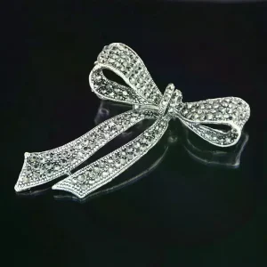 Broches ornementales chics avec nœud en perles et strass vintage ; Accessoire flexible pour tous les cadeaux de tenue pour femmes. Broches ornementales chics avec nœud en perles et strass vintage ; Accessoire flexible pour tous les cadeaux de tenue pour femmes.