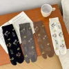 4 paires de chaussettes à tube central anti-odeur à bout fendu pour femmes, jolies fleurs à deux orteils, simples, confortables et polyvalentes 4 paires de chaussettes à tube central anti-odeur à bout fendu pour femmes, jolies fleurs à deux orteils, simples, confortables et polyvalentes