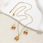 Costume de bijoux cerise en cristal strass, tendance, léger, luxe, exquis, collier, boucles d’oreilles, ensemble de collier cerise douce, fête Costume de bijoux cerise en cristal strass, tendance, léger, luxe, exquis, collier, boucles d’oreilles, ensemble de collier cerise douce, fête