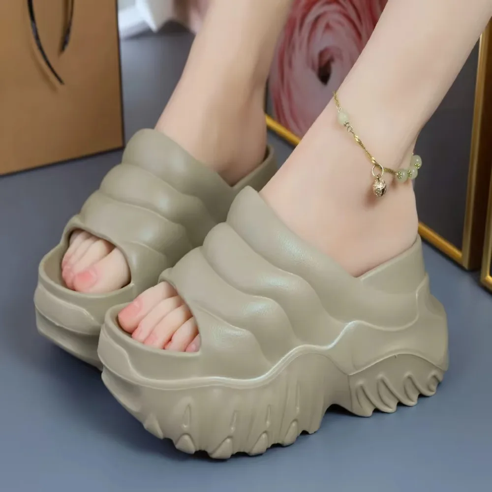 pantoufles à semelles compensées confortables et décontractées de 10cm, chaussures légères à enfiler, sandales d'été souples eva pour femmes pantoufles à semelles compensées confortables et décontractées de 10cm, chaussures légères à enfiler, sandales d'été souples eva pour femmes
