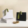 sacs cadeaux avec poignées en papier, sac à main avec ruban à nœud, emballage de bijoux, anniversaire, mariage, remise de diplôme, célébration, emballage cadeau