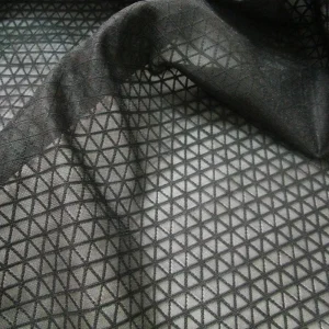 Tissu triangulaire filé à la mode française, tissu noir et blanc, manteau de couture durable, automne et printemps Tissu triangulaire filé à la mode française, tissu noir et blanc, manteau de couture durable, automne et printemps