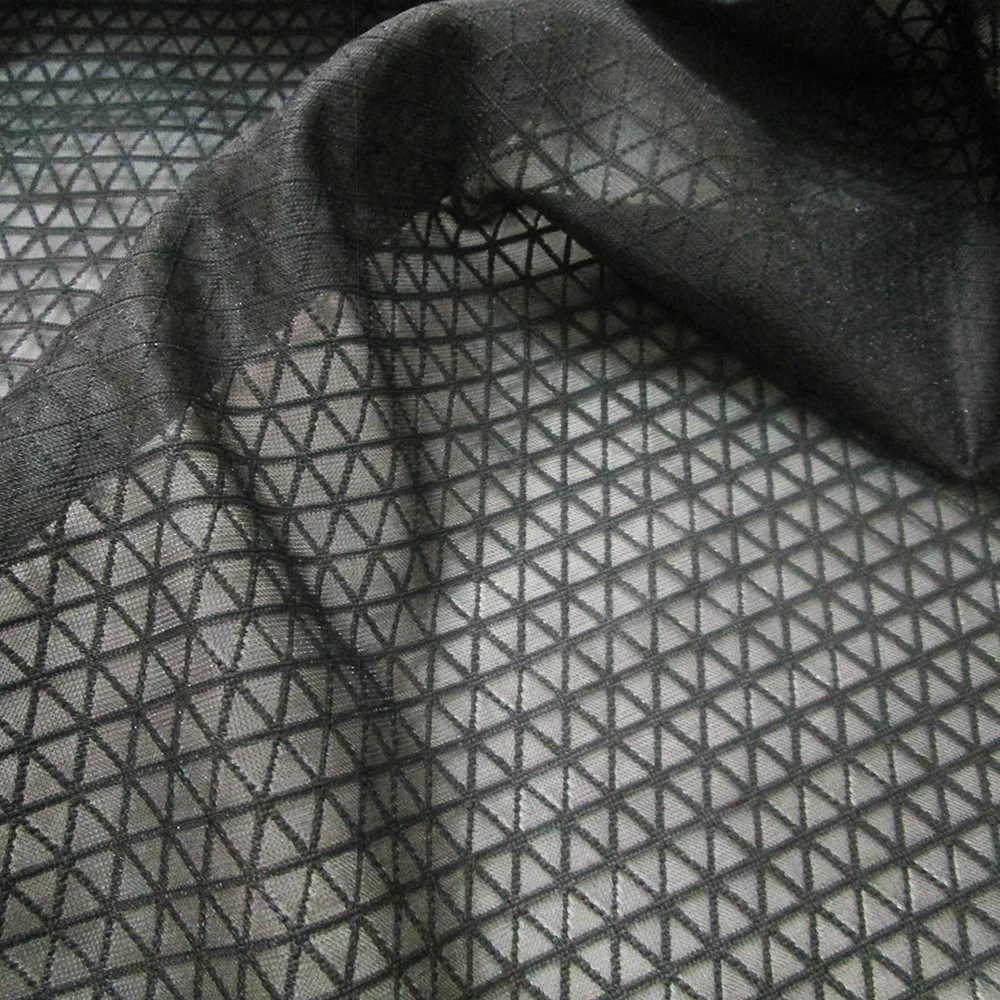 Tissu triangulaire filé à la mode française, tissu noir et blanc, manteau de couture durable, automne et printemps Tissu triangulaire filé à la mode française, tissu noir et blanc, manteau de couture durable, automne et printemps