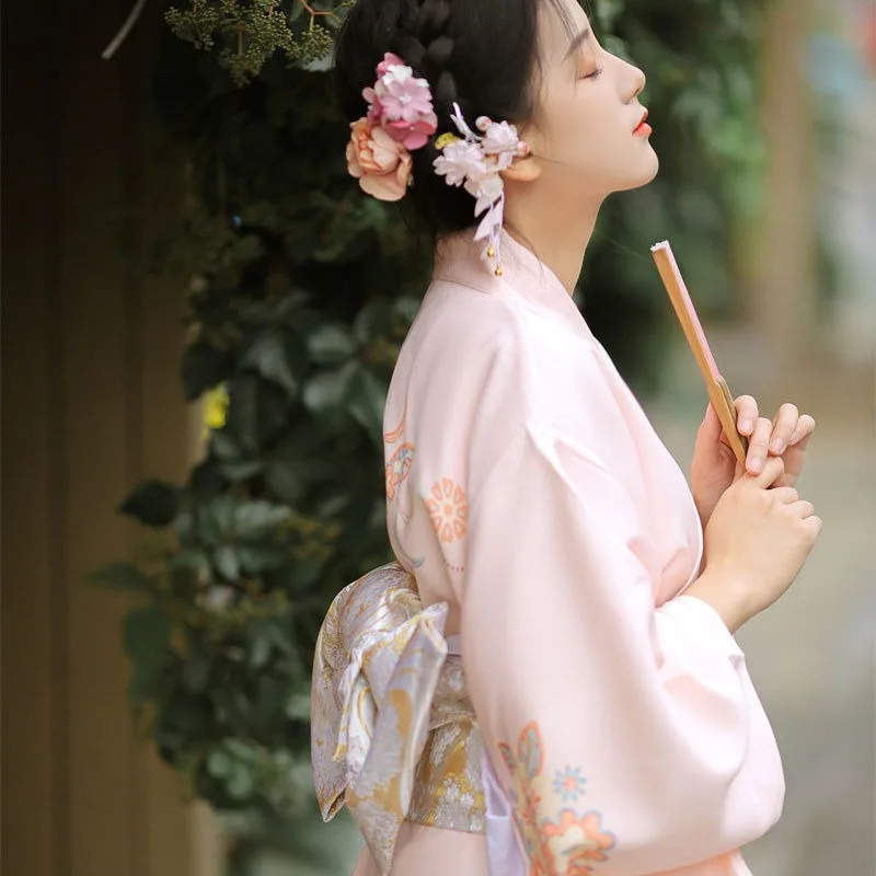 robe kimono rose japonaise, style tendresse, tenues de photo de voyage japonais, ensemble complet, saison de printemps, imprimé fleur de cerisier pour femmes adultes robe kimono rose japonaise, style tendresse, tenues de photo de voyage japonais, ensemble complet, saison de printemps, imprimé fleur de cerisier pour femmes adultes