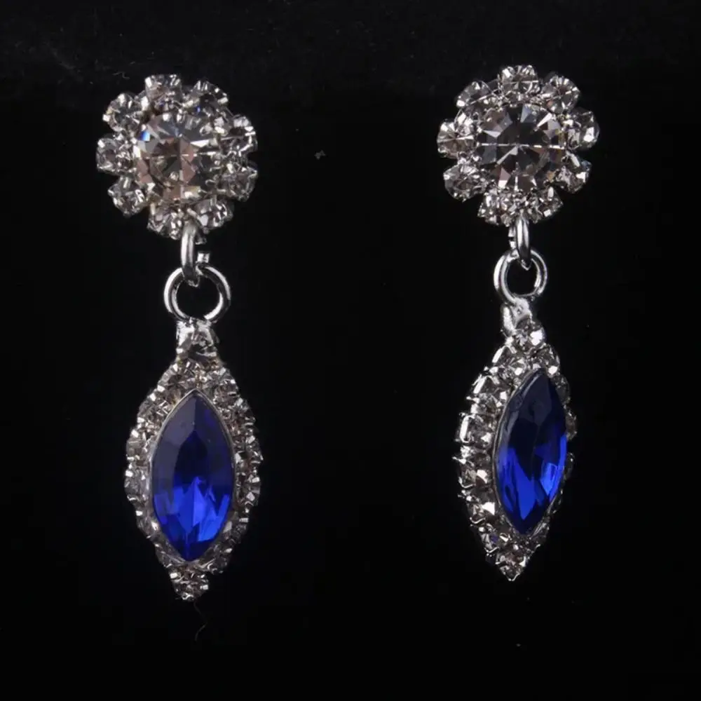 ensemble de trois pièces collier et boucles d'oreilles en cristal, chaîne de clavicule à franges en losange, bijoux de luxe exagérés en strass légers ensemble de trois pièces collier et boucles d'oreilles en cristal, chaîne de clavicule à franges en losange, bijoux de luxe exagérés en strass légers