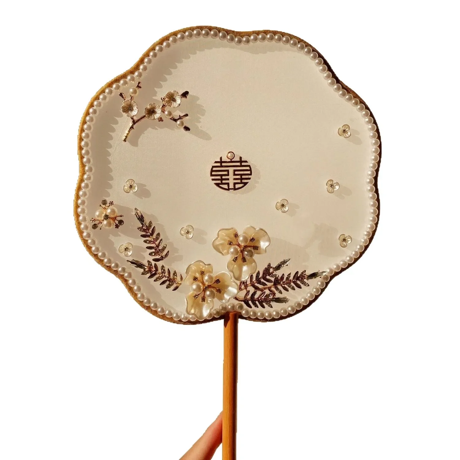 Éventails de mariage faits à la main, spectacle de mariée, Style ancien, classique, pompon, palais, mariage chinois, nouvelle célébration du ventilateur de mariée Éventails de mariage faits à la main, spectacle de mariée, Style ancien, classique, pompon, palais, mariage chinois, nouvelle célébration du ventilateur de mariée