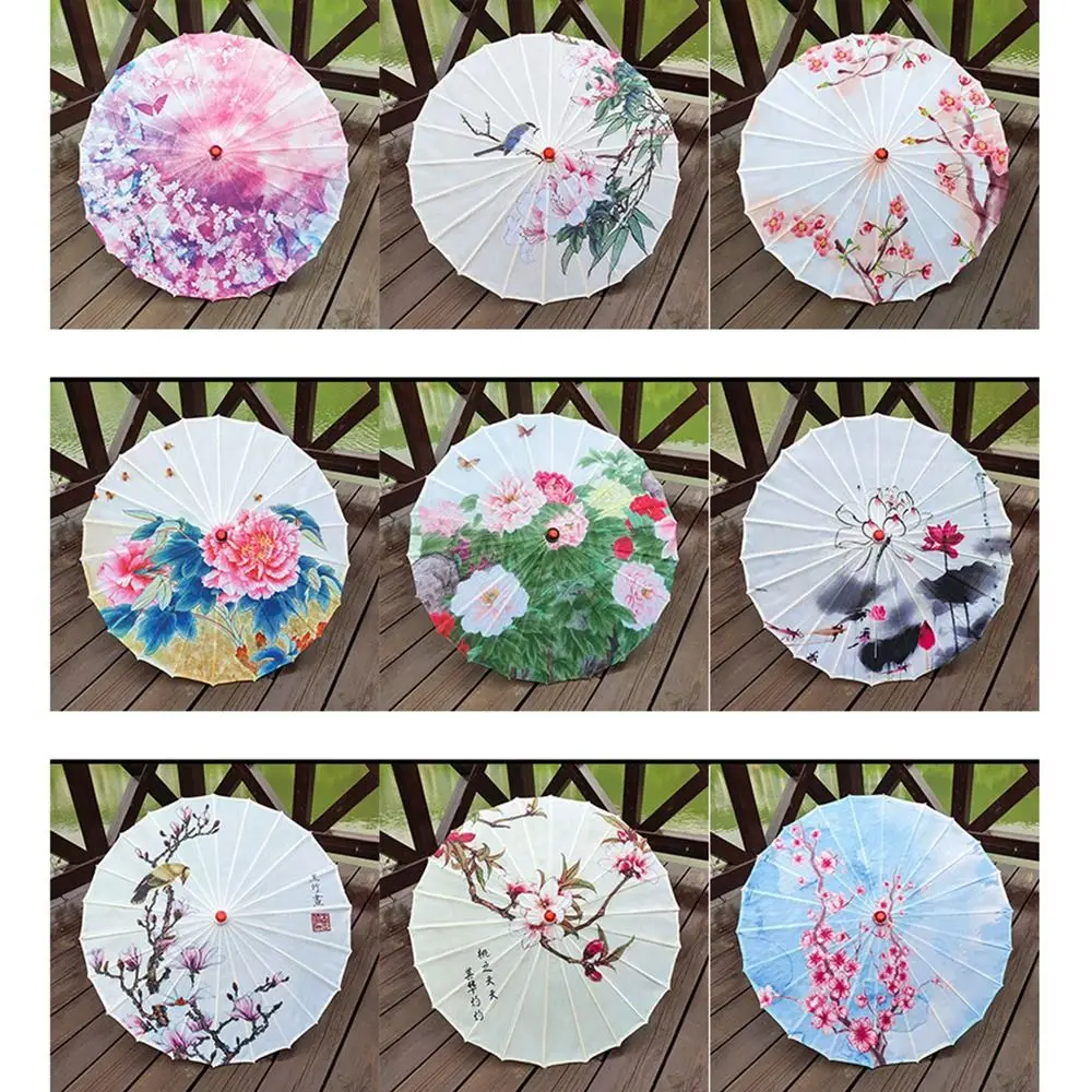 parapluie en papier huilé fait à la main, durable, décoratif, suspendu, à motifs, en soie chinoise, à long manche, bâton en bois, pour enfants parapluie en papier huilé fait à la main, durable, décoratif, suspendu, à motifs, en soie chinoise, à long manche, bâton en bois, pour enfants