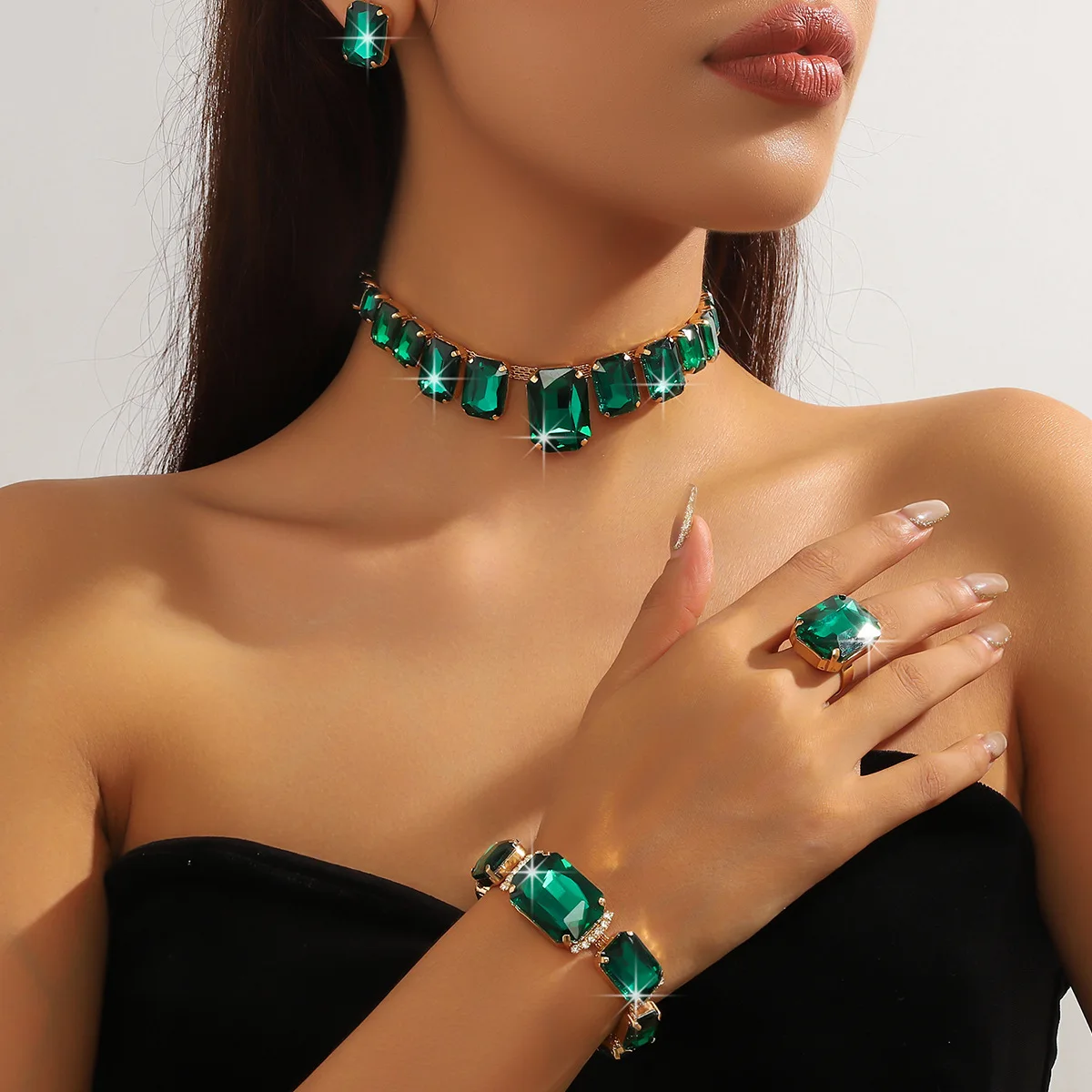 ensemble de bijoux carrés en cristal, breloque européenne et américaine, géométrie exquise, strass, chaîne de clavicule, collier, bracelet, bijoux ensemble de bijoux carrés en cristal, breloque européenne et américaine, géométrie exquise, strass, chaîne de clavicule, collier, bracelet, bijoux