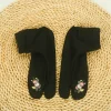 chaussettes élastiques brodées de fleurs à deux orteils, style japonais, mi mollet, séparateur d'orteils, bonneterie pour femmes, chaussettes à bout fendu, cosplay