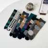 1 paire de chaussettes Jacquard colorées à deux orteils pour femmes, en coton doux et respirant, à bout fendu, plantes chics amusantes, chaussettes Tabi à rayures léopard