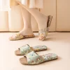 pantoufles chinoises rétro en satin pour femmes, avec broderie, nouveau style chinois, semelle ouverte en lin, tendon de vache, lumière de luxe pour la maison