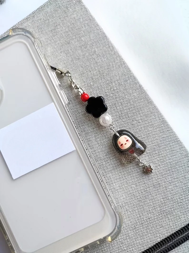 breloque de téléphone kaonashi kawaii no face, charme de téléphone anime, charme de téléphone inspiré de studio ghibli, breloque en résine breloque de téléphone kaonashi kawaii no face, charme de téléphone anime, charme de téléphone inspiré de studio ghibli, breloque en résine