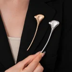 Broche de feuilles de Ginkgo en métal brillant exquis, broches de feuilles simples, épingles de Corsage FSuit, accessoires, bijoux de fête, cadeau d’anniversaire Broche de feuilles de Ginkgo en métal brillant exquis, broches de feuilles simples, épingles de Corsage FSuit, accessoires, bijoux de fête, cadeau d’anniversaire