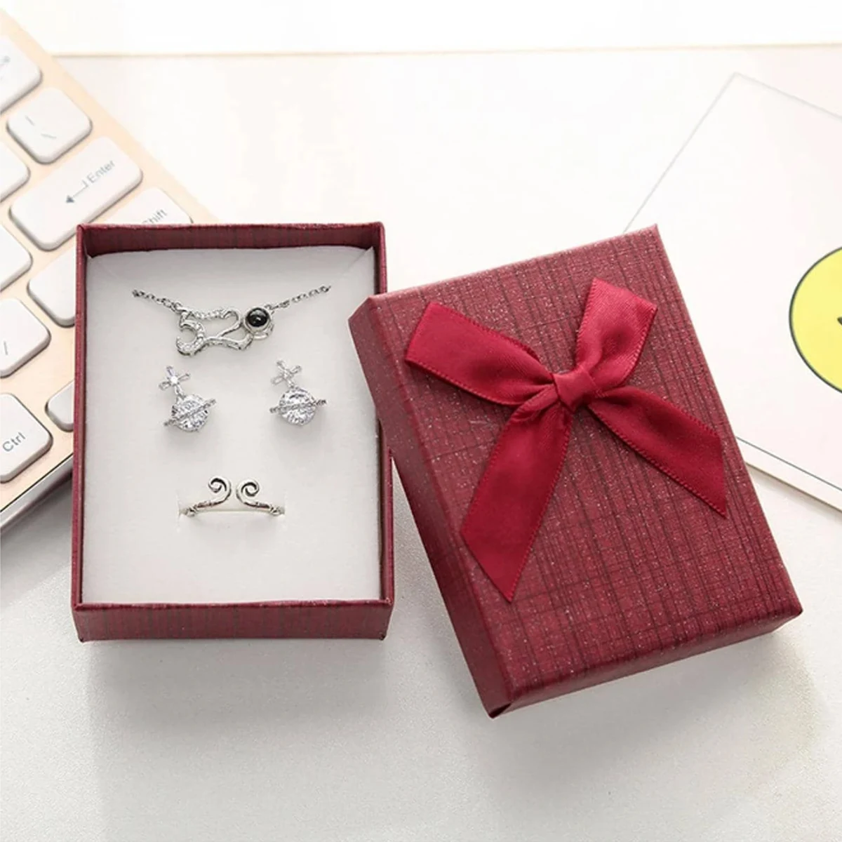 boîte cadeau de bijoux pour femmes, 1 pièce, motif à carreaux, décor d'arc, pour emballage de bijoux boîte cadeau de bijoux pour femmes, 1 pièce, motif à carreaux, décor d'arc, pour emballage de bijoux