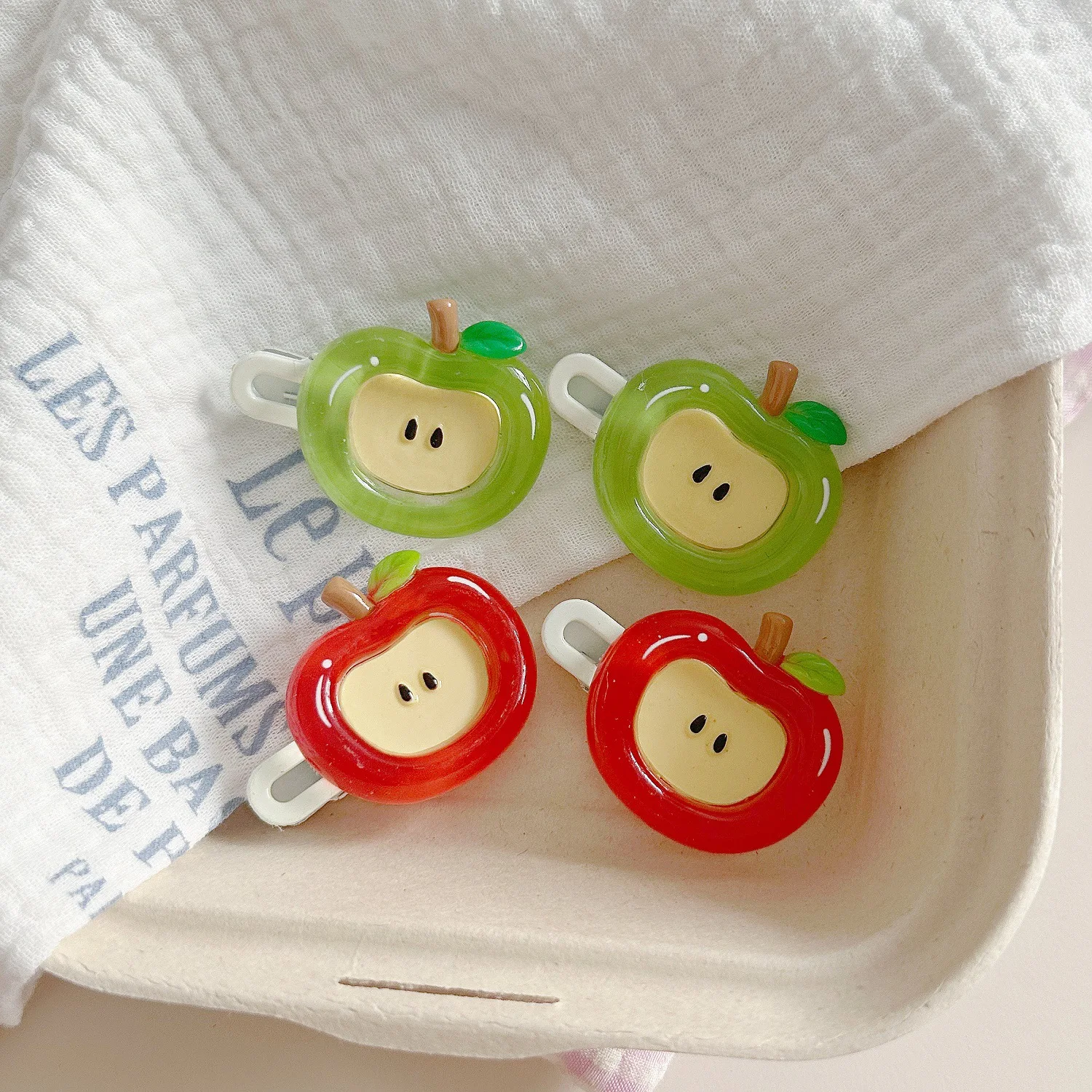 Pince à cheveux pomme mignonne pour femmes, Barrettes à frange latérale de Style coréen/japonais, épingle à cheveux et accessoires pour filles Pince à cheveux pomme mignonne pour femmes, Barrettes à frange latérale de Style coréen/japonais, épingle à cheveux et accessoires pour filles