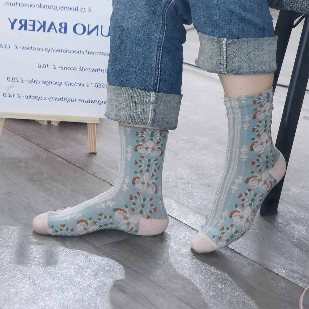 chaussettes lolita rétro à fleurs chaudes, en coton imprimé pour filles, chaussettes jacquard, bonneterie de style collégial, chaussettes de style coréen, bonneterie à tube central chaussettes lolita rétro à fleurs chaudes, en coton imprimé pour filles, chaussettes jacquard, bonneterie de style collégial, chaussettes de style coréen, bonneterie à tube central