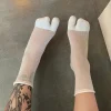 1 paire de chaussettes confortables à deux orteils pour femmes, ultra fines, respirantes, japonaises, harajuku tabi sox, couleur bonbon, maille fendue