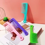 Grand peigne à cheveux bouclés à dents larges pour femmes, peigne à cheveux lisses, sans nœud, peigne de coiffure épais, outils de coiffure Grand peigne à cheveux bouclés à dents larges pour femmes, peigne à cheveux lisses, sans nœud, peigne de coiffure épais, outils de coiffure