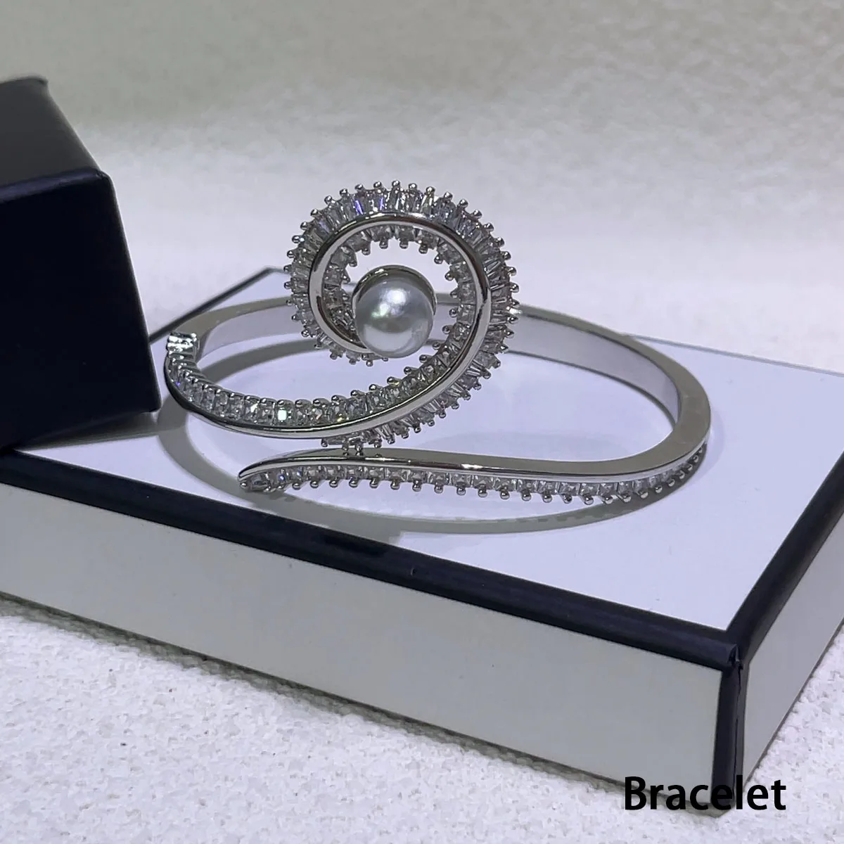 bracelet français en cristal, nouveaux bijoux, nouvelles tendances de vente, collier de perles, boucles d'oreilles d'amour, déchets doux, cadeaux de mariage pour femmes bracelet français en cristal, nouveaux bijoux, nouvelles tendances de vente, collier de perles, boucles d'oreilles d'amour, déchets doux, cadeaux de mariage pour femmes