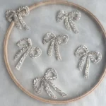 Tulle brodé avec nœud Floral et perles argentées, garniture en dentelle pour Costumes de spectacle, accessoires pour robe à paillettes appliquées
