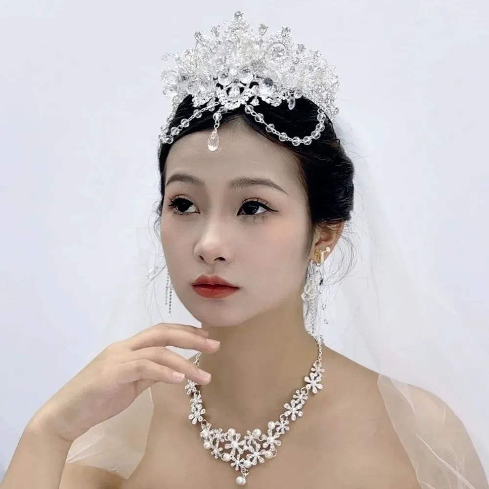 ensemble de bijoux élégants en strass, collier de perles en alliage vintage, oreilles scintillantes, collier de fleurs de style coréen pour fête ensemble de bijoux élégants en strass, collier de perles en alliage vintage, oreilles scintillantes, collier de fleurs de style coréen pour fête