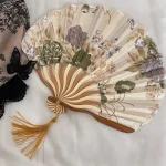 Éventail pliant en soie de Style japonais chinois, éventail de danse à main Vintage en bambou, éventail de fleurs pliable à main, cadeaux artistiques pour mariage