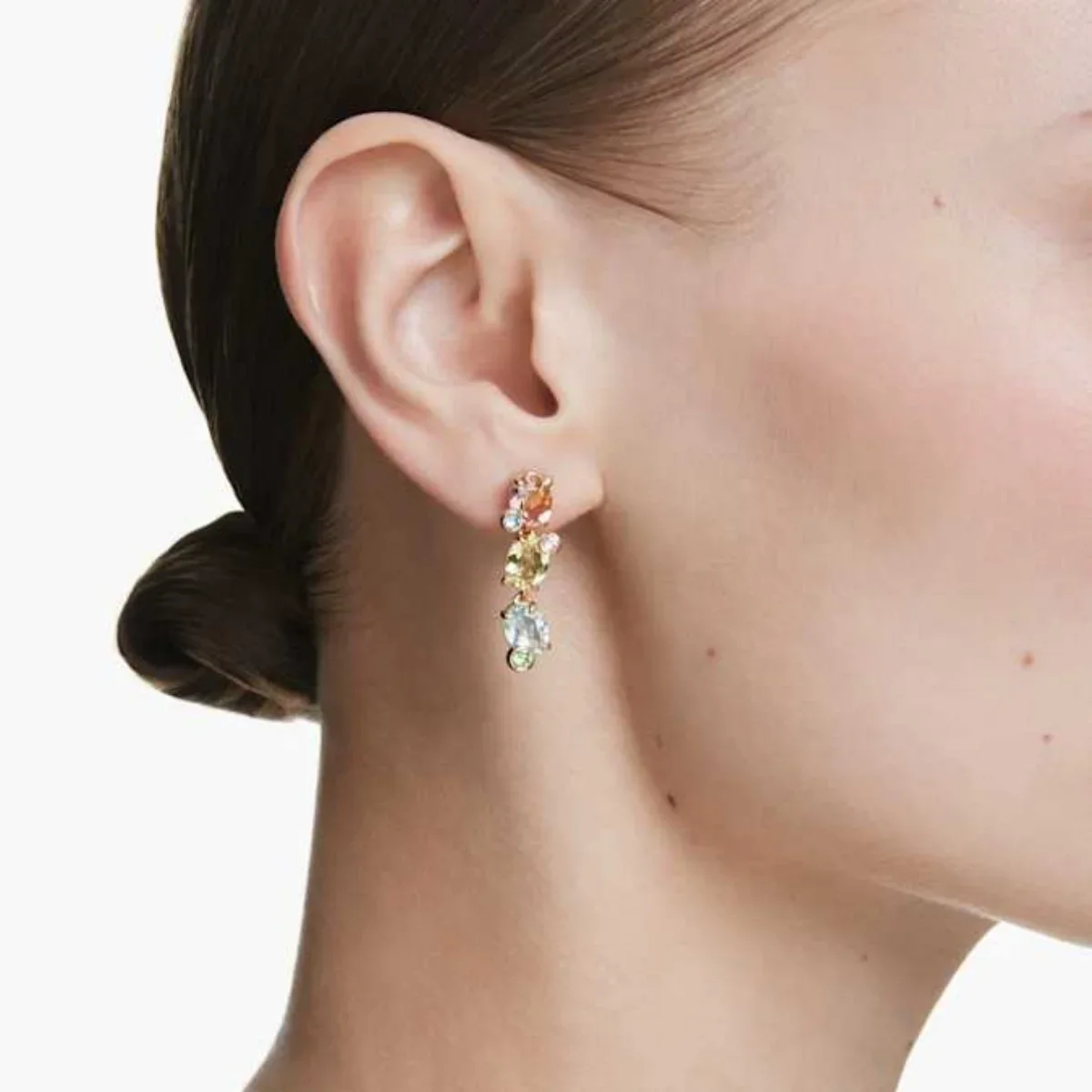 boucles d'oreilles ovales colorées à la mode et luxueuses, polyvalentes pour un usage quotidien dans le lieu de travail, bijoux tendance de haute qualité 2025 boucles d'oreilles ovales colorées à la mode et luxueuses, polyvalentes pour un usage quotidien dans le lieu de travail, bijoux tendance de haute qualité 2025