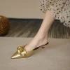 Chaussures pointues imperméables coordonnantes pour femmes, pantoufles et sandales pour dames, toboggans à fleurs, extérieur plat, Corée unique, VIP, nouveau style Chaussures pointues imperméables coordonnantes pour femmes, pantoufles et sandales pour dames, toboggans à fleurs, extérieur plat, Corée unique, VIP, nouveau style