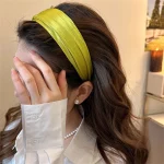 Nouveau bandeau coréen rétro exquis à bords larges pour femmes, bandeau de tempérament haut de gamme en satin, bandeau polyvalent pour le lavage du visage Nouveau bandeau coréen rétro exquis à bords larges pour femmes, bandeau de tempérament haut de gamme en satin, bandeau polyvalent pour le lavage du visage