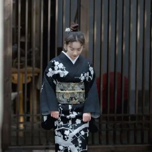 Robe longue de style vintage pour femmes, kimono japonais traditionnel, noir, peignoir, vêtements de cosplay, robe de photographie, entrée de document, 2023 Robe longue de style vintage pour femmes, kimono japonais traditionnel, noir, peignoir, vêtements de cosplay, robe de photographie, entrée de document, 2023