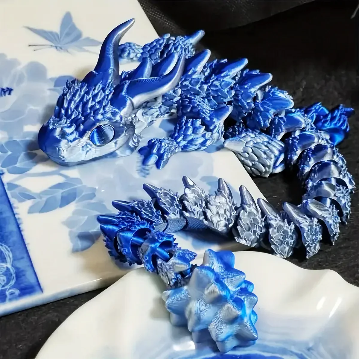 charmante figurine de dragon à double corne imprimée en 3d, avec yeux aléatoires, idéale pour l'ornement de voiture, la décoration de la maison et de la voiture, le salon, 1 pièce charmante figurine de dragon à double corne imprimée en 3d, avec yeux aléatoires, idéale pour l'ornement de voiture, la décoration de la maison et de la voiture, le salon, 1 pièce