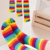Chaussettes pour femmes arc-en-ciel rayé cinq doigts bout fendu coton mi-tube chaussettes lignes colorées Simple sport drôle bas en gros