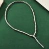 Le collier en forme de serpent est une chaîne de clavicule légère et luxueuse qui est à la mode, polyvalente et exclue un charme serpent haut de gamme Le collier en forme de serpent est une chaîne de clavicule légère et luxueuse qui est à la mode, polyvalente et exclue un charme serpent haut de gamme