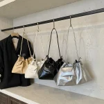Sac à dos en cuir d’inspiration vintage pour femmes, style rétro avec plusieurs poches et bretelles réglables Sac à dos en cuir d’inspiration vintage pour femmes, style rétro avec plusieurs poches et bretelles réglables