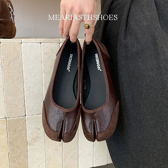 Nouveau dans la mode étrange bout fendu chaussures plates pour femme sans lacet chaussures décontracté en plein air femme chaussures peu profondes femmes ballerines tabi chaussures Nouveau dans la mode étrange bout fendu chaussures plates pour femme sans lacet chaussures décontracté en plein air femme chaussures peu profondes femmes ballerines tabi chaussures