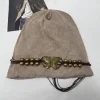 chapeau chic décoré de papillons pour femmes, bonnet ample rétro avec teinture par nouage cool et motif de perles à pampilles