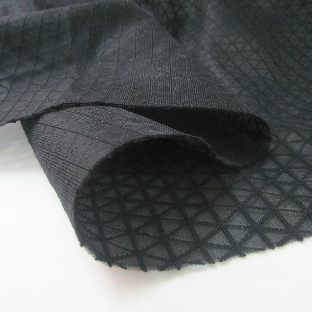 tissu triangulaire filé à la mode française, tissu noir et blanc, manteau de couture durable, automne et printemps tissu triangulaire filé à la mode française, tissu noir et blanc, manteau de couture durable, automne et printemps