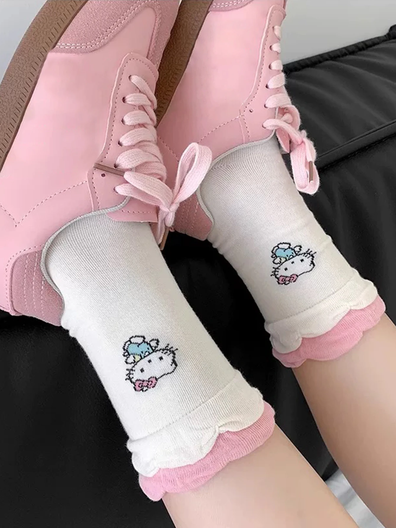 3 paires de miniso version coréenne style académique sanrio motif de dessin animé hello kitty chaussettes mi mollet simples et confortables pour femmes 3 paires de miniso version coréenne style académique sanrio motif de dessin animé hello kitty chaussettes mi mollet simples et confortables pour femmes