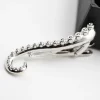 Pieuvre personnalisée pour hommes et femmes, clip simple, léger, plat, formel, trempé, banquet, accessoire d’affaires, mode haut de gamme, adapté aux deux Pieuvre personnalisée pour hommes et femmes, clip simple, léger, plat, formel, trempé, banquet, accessoire d’affaires, mode haut de gamme, adapté aux deux