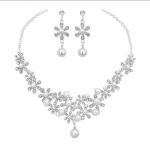 Ensemble de bijoux élégants en strass, collier de fleurs en alliage Vintage, boucles d&rsquo;oreilles scintillantes de Style coréen, cadeaux pour femmes